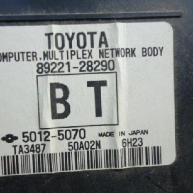 89221-28290 Toyota Noha , Voxy,  Esquire Genuine DAA-ZWR80G Fuse Box relay box 23096 Italy t in 82,730-28,620 Voxy